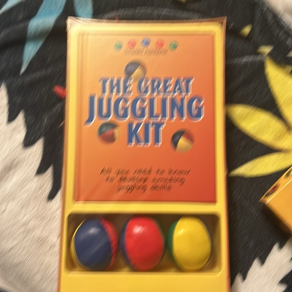 Juggling kit - Picture 3 of 3